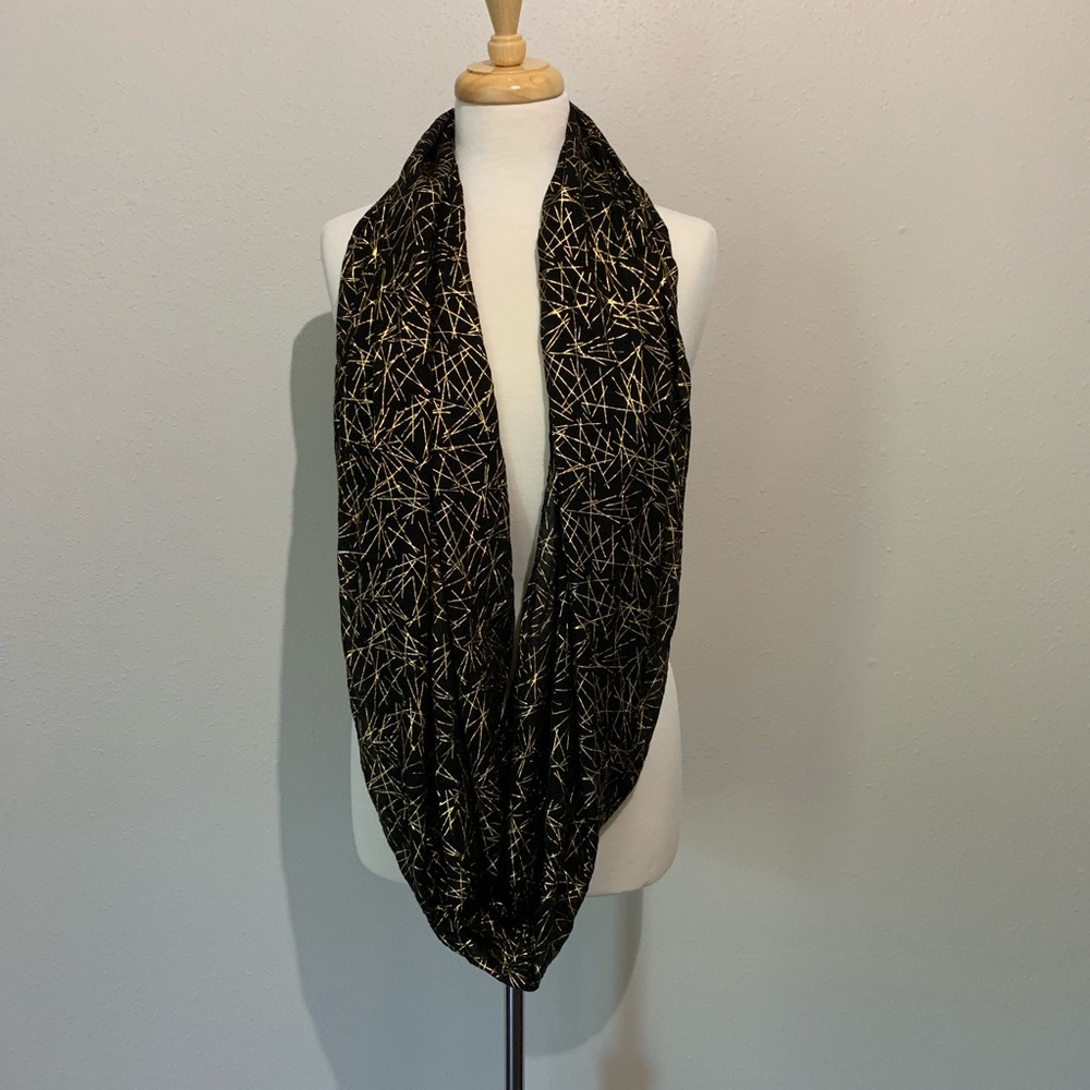 Infinity Scarf: Black and Gold